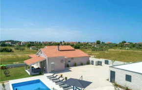 Beautiful home in Fazana with Outdoor swimming pool, WiFi and 3 Bedrooms
